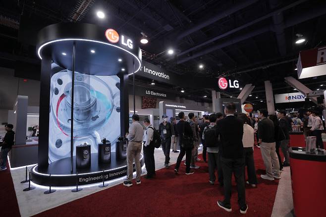 LG전자는 4일까지 미국 라스베가스에서 열린 ‘AHR 2026’에서 레시프로 컴프레서, 로타리 컴프레서, 팬모터의 구조적 혁신 기술을 담은 코어테크를 소개했다. (사진=LG전자)