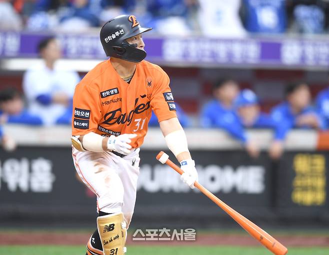 한화 손아섭이 18일 대전 한화생명 볼파크에서 열린 2025 KBO 포스트시즌 플레이오프 1차전 삼성과 경기 6회말 무사2루 1타점 2루타를 치고 있다. 대전 | 최승섭기자 thunder@sportsseoul.com