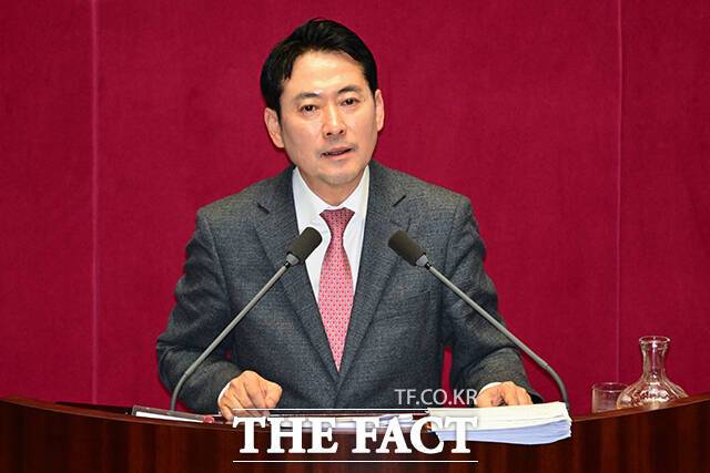 장동혁 국민의힘 대표가 4일 오전 국회에서 열린 교섭단체 대표연설에서 "선거 연령을 만 16세로 낮추는 방안을 선도적으로 추진하겠다"라고 밝혔다. /남용희 기자