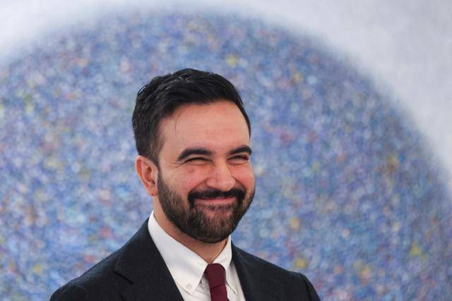 조란 맘다니 뉴욕시장이 3일 미국 뉴욕에서 기자회견을 열고 시민들을 위한 무료 대면 및 가상 세금 납부 서비스 개시를 발표하며 웃고 있다. 뉴욕=EPA 연합뉴스