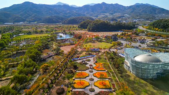 문화체육관광부가 '로컬 100'에 선정한 경상남도 거창군 거창 창포원 전경. [사진=경상남도 거창군]