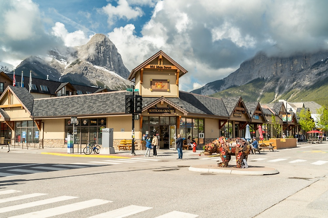 ‘이 사랑 통역 되나요’ 배경이 된 캐나다 캔모어 다운타운/사진=캐나다관광청 제공 (ⓒTravel Alberta : Sameer)