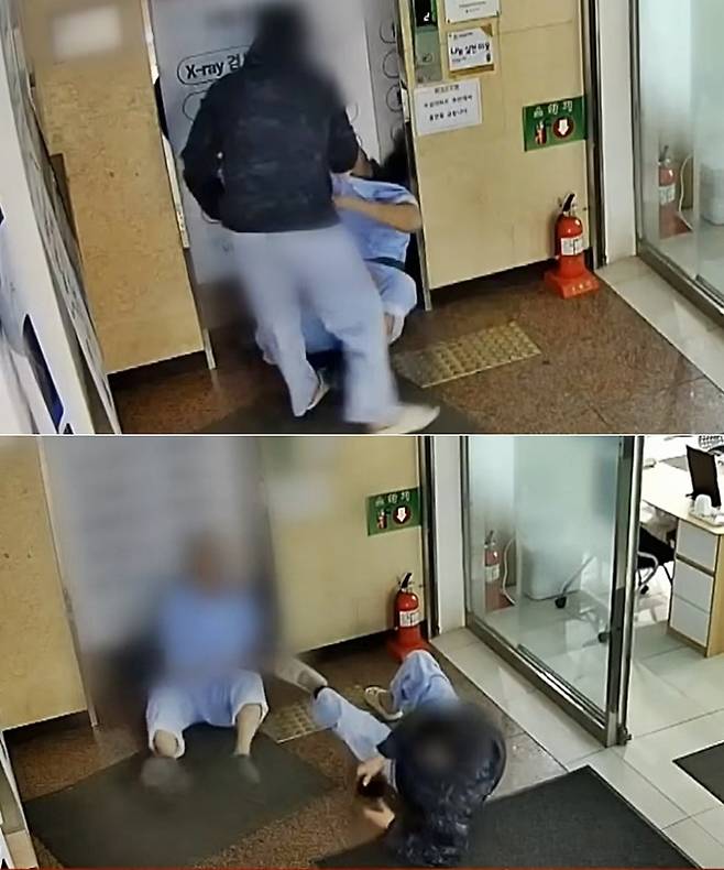 재활 치료를 받던 환자가 병원에서 쳐다봤다는 이유로 폭행당하는 모습이 공개됐다./사진=JTBC '사건반장'