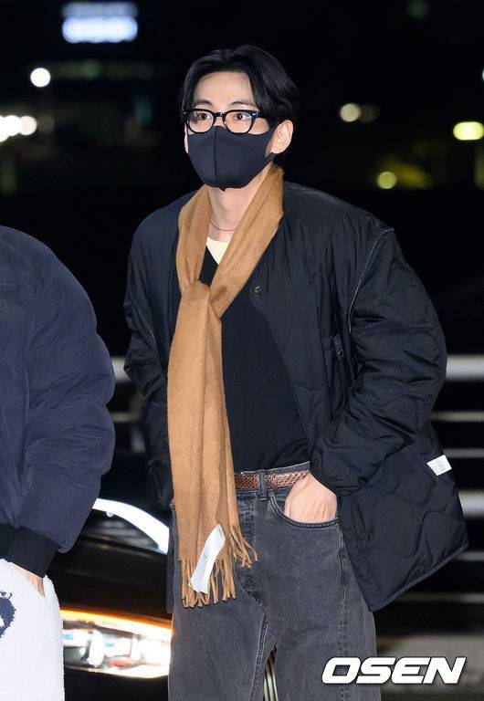 뷔,'살아있는 조각'