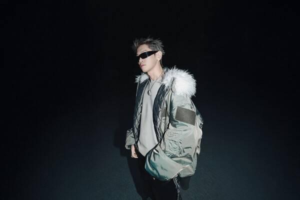 ▲ 지코와 호흡을 맞춘 듀엣곡 '인 앤 양'을 발표하는 크러쉬. 제공|피네이션