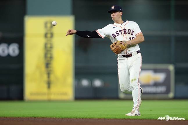 내야 수비를 펼치고 있는 위트컴. /AFPBBNews=뉴스1