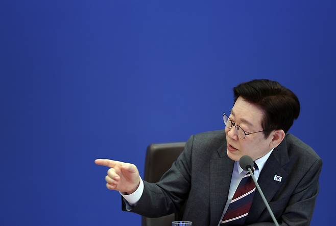 이재명 대통령이 3일 청와대에서 열린 국무회의에서 발언하고 있다. [사진 | 뉴시스]