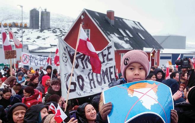 그린란드 수도 누크에서&nbsp;1월 17일 열린 트럼프 대통령 반대 시위. 뉴시스