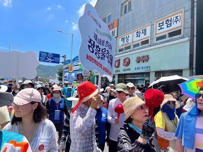 올해 열린 제18회 정남진 장흥 물축제 살수대첩 퍼레이드 모습. 전남 장흥군은 물난리 속에서도'정남진 장흥 물축제'를 강행키로 하면서 광주·전남 공동체 아픔을 외면했다는 지적을 받았다. /장흥군 제공