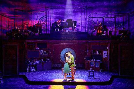 뮤지컬 ‘어쩌면 해피엔딩’ 공연 모습. 부산문화회관 제공