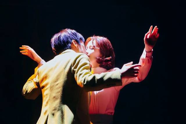 뮤지컬 ‘어쩌면 해피엔딩’ 공연 모습. 부산문화회관 제공