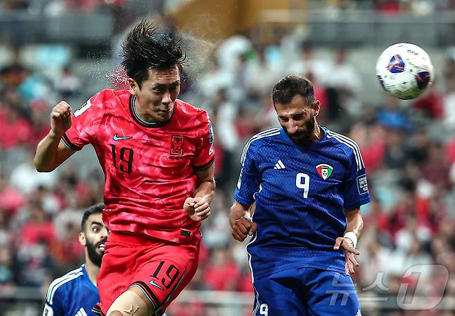 홍명보호 수비형 미드필더 원두재(왼쪽)2025.6.10/뉴스1 ⓒ News1 김도우 기자