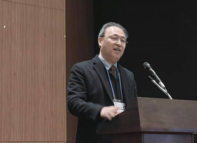 최종석 한국로봇학회 회장이 5일 제21회 한국로봇종합학술대회(KRoC 2026) 개회식에서 인사말을 전하고 있다. (사진=지디넷코리아 신영빈 기자)