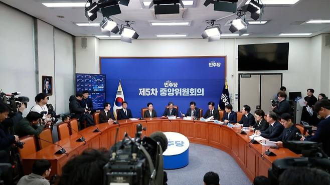 지난 2일 열린 더불어민주당 제5차 중앙위원회의. 1인1표제 도입이 포함된 ‘당헌 개정의 건’에 대한 투표가 진행됐다. (정청해 대표 페이스북)