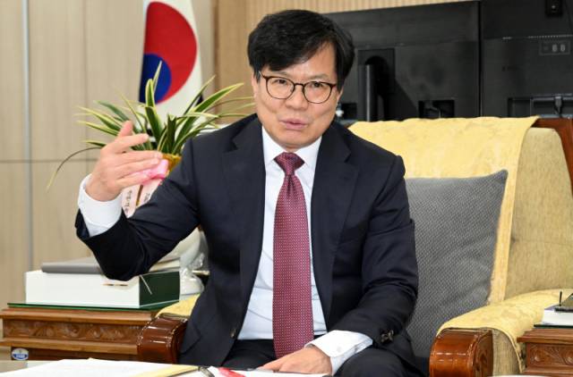 ▲ 4일 박성선 춘천교육대학교 총장이 대학 총장실에서 본지 기자와 취임 인터뷰를 하고 있다.  김정호 기자