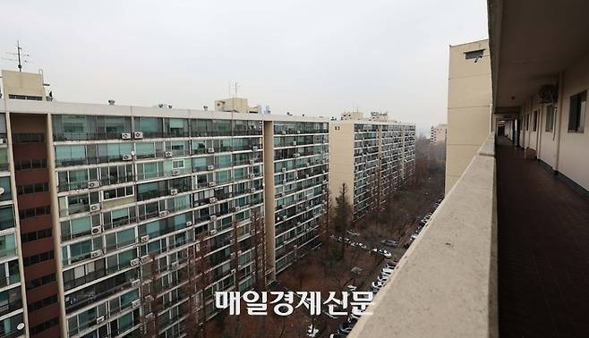 매물 60% 증가한 압구정동 아파트 / 압구정현대3차아파트 전경과 일대 부동산. [한주형기자]