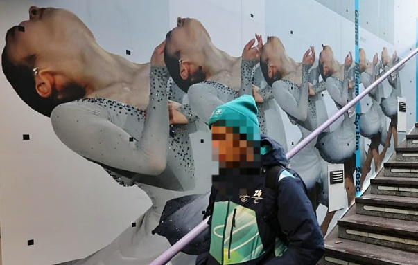 오는 7일(한국시간) 2026 밀라노·코르티나담페초 동계올림픽이 개막하는 가운데 김연아를 포함한 역대 메달리스트들의 사진이 현지 지하철 역에 붙어 눈길을 끈다. [뉴시스]