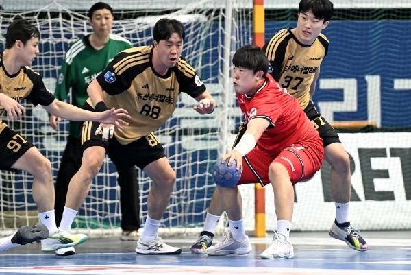 사진 신한 SOL Bank 25-26 핸드볼 H리그 두산과 하남시청 2라운드 경기 모습, 사진 제공=한국핸드볼연맹