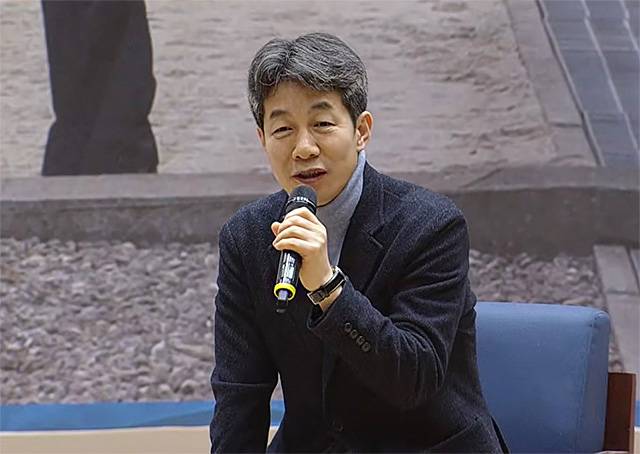 ▲ 더불어민주당 윤건영 의원이 4일 국회의원회관에서 <판문점 프로젝트> 출간 기념 북콘서트를 가졌다. ⓒ김영사 유튜브 갈무리.