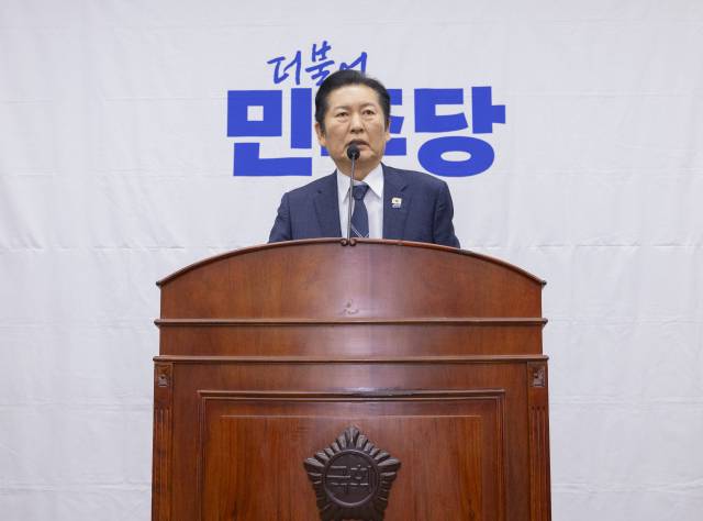 ▲더불어민주당 정청래 대표가 5일 국회에서 열린 정책 의원총회에서 인사말을 하고 있다. 이날 민주당 의총에서는 공소청법·중수청법에 대한 당내 의견 수렴을 종합할 계획이다. ⓒ연합뉴스