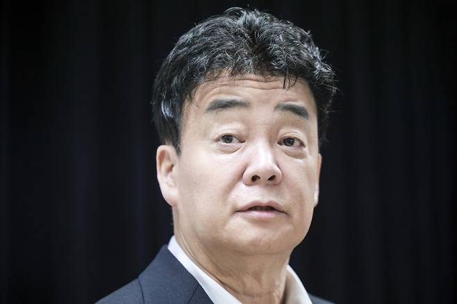“더 이상 참을 수 없다”며 직접 소송을 제기한 15명의 가맹점주가 청구한 손해배상액은 4억원을 훌쩍 넘는다. 무분별한 비방이 기업의 신사업을 멈춰 세우고 성실한 자영업자의 밥그릇까지 위협하고 있다는 방증이다. 뉴시스
