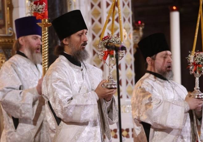 2023년 4월 15일 부활절 예배 중인 러시아 정교회 사제들. 게티이미지/멀티비츠