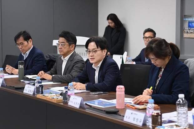 김정관 산업통상부 장관이 5일 오전 대구 달성군 성림첨단산업 현풍공장에서 열린 희토류 관련 기업 간담회에서 발언을 하고 있다. 사진 제공=산업부