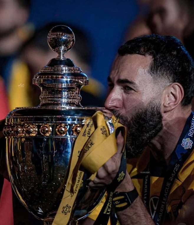 사우디아라비아 알이티하드와 돌이킬 수 없는 강을 건넌 카림 벤제마는 오는 6월 FA 신분으로 자유롭게 새 팀을 물색하겠다는 의지다.  사진출처｜카림 벤제마 페이스북