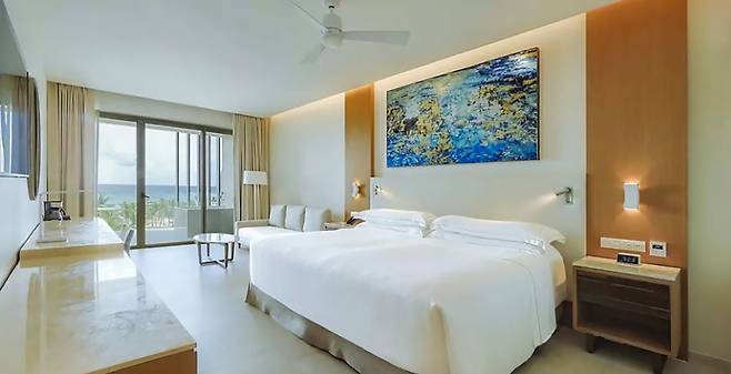 전용 라운지 이용이 가능한 바르셀로 마야 리비에라 주니어 스위트 오션프론트 프리미엄 레벨 객실. 사진제공|팜투어