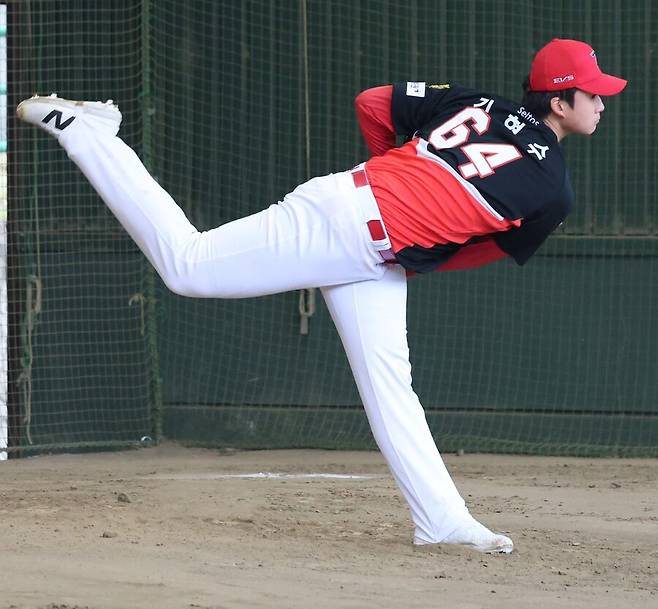 ▲ KIA 코칭스태프는 김현수의 전체적인 잠재력을 높게 평가하며 추후 지켜볼 선수로 기대를 드러내고 있다 ⓒKIA타이거즈