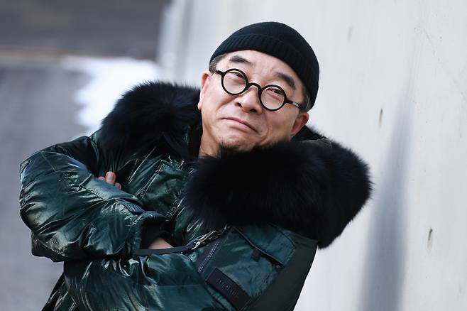 개인전 여는 가수 김수철 (서울=연합뉴스) 진연수 기자 = 가수 김수철이 지난 3일 서울 강남구에서 진행된 인터뷰에 앞서 포즈를 취하고 있다. 2026.2.4 jin90@yna.co.kr