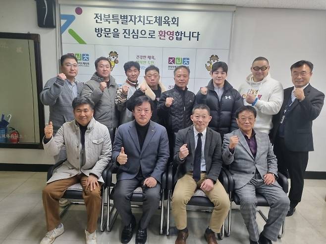 일본·한국 지도자들 전북체육회 방문 [전북자치도체육회 제공. 재판매 및 DB 금지]