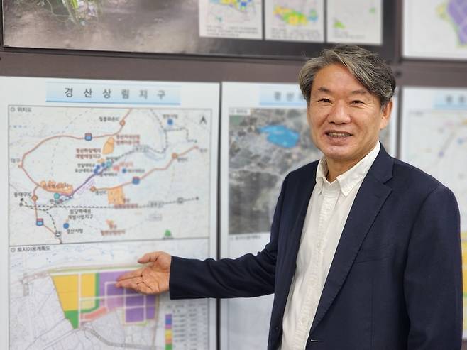 6일 이재혁 경북개발공사 사장이 저출생과 지방소멸이라는 파고를 넘기 위해 공사가 추진 중인 경북 도내 사업들을 설명하고 있다. <장석원기자 history@yeongnam.com>