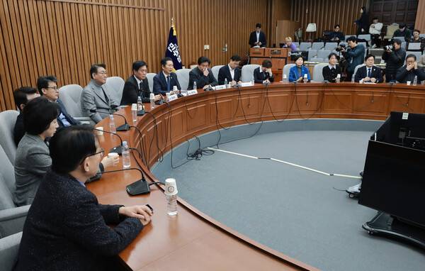 더불어민주당 정청래 대표가 6일 국회에서 3선 의원들과 간담회를 하며 인사말하고 있다. 2026.2.6. 연합뉴스