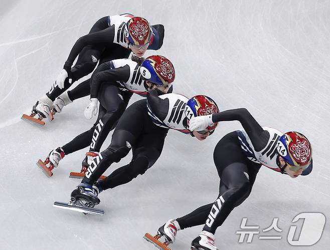2026 밀라노·코르티나담페초 동계올림픽 개막을 사흘 앞둔 3일(현지시간) 이탈리아 밀라노 아이스스케이팅 아레나에서 쇼트트랙 최민정이 훈련을 하고 있다. 2026.2.4/뉴스1 ⓒ News1 김성진 기자