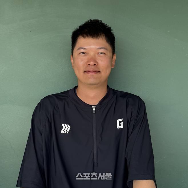 롯데 캠프 현지 통역사 송진론 씨. 한국인 아내를 둔 ‘한국 사위’다. 타이난 | 박연준 기자 duswns0628@sportsseoul.com