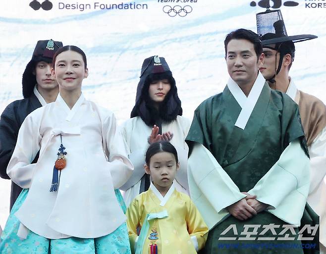 6일 이탈리아 밀라노 빌라 네키 캄필리오(Villa Necchi Campiglio)에서 코리아하우스 개관식이 열렸다. 한국을 알리는 한복 패션쇼에 참석한 주상욱-차예련 부부. 밀라노(이탈리아)=송정헌 기자songs@sportschosun.com/2026.02.06/