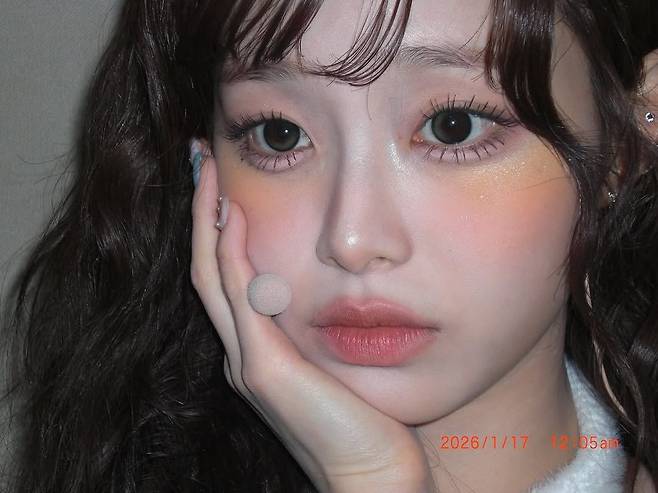 츄의 투톤 오로라 블러셔. 인스타그램 @chuuo3o