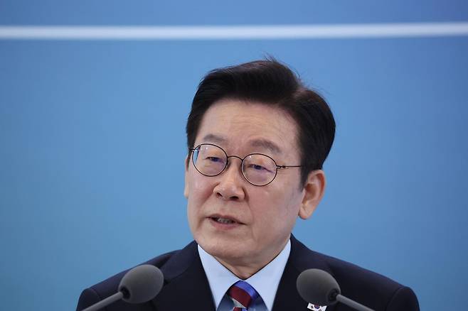 이재명 대통령이 6일 창원 성산구 창원컨벤션센터에서 열린 ‘경남의 마음을 듣다’ 타운홀 미팅에서 발언을 하고 있다. 뉴스1