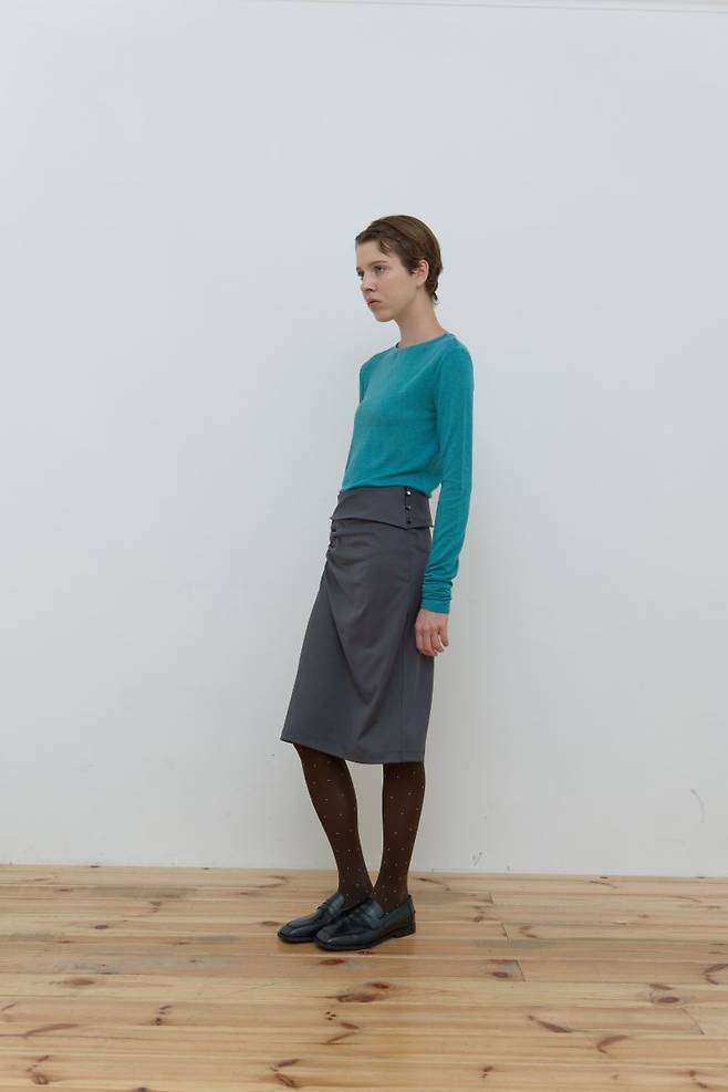 민트 색상 시어 보트넥 탑 마조네 제공