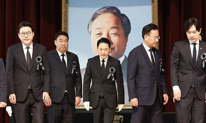 지난해 11월 서울 동작구 국립서울현충원에서 열린 고 김영삼 전 대통령 서거 10주기 추모식에 참석한 장동혁 국민의힘 대표. 연합뉴스