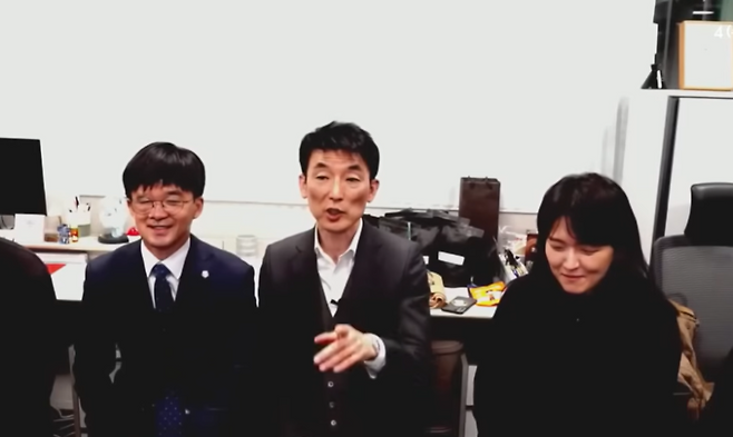 유튜브 방송중인 이하상 변호사