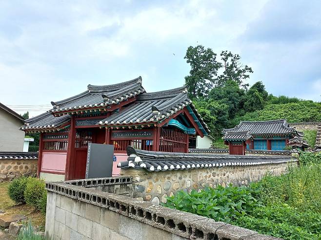 박팽년의 위패를 모신 사당. 충주시 신니면에 위치. 1978년 충청북도의 기념물 제27호로 지정되었다. [사진 위키백과]