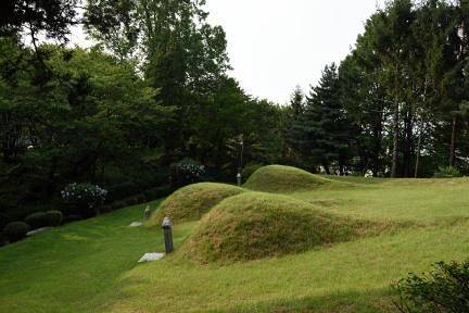 사육신묘는 단종복위에 목숨을 바친 박팽년·성삼문·이개·하위지·유성원·김문기 6명의 신하를 모신 곳이다. 1972년에 서울특별시 유형문화재로 지정되었다. [사진 국가유산포털]