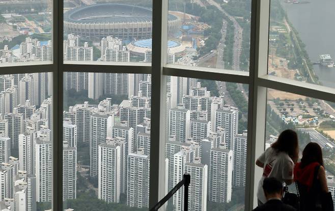 잠실 롯데월드타워에서 바라본 송파구 아파트 모습 [연합뉴스]