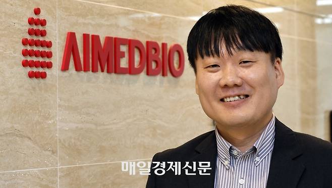 허남구 에임드바이오 대표가 매경과 인터뷰에서 회사 청사진을 밝히며 환하게 웃고 있다. [매경DB]
