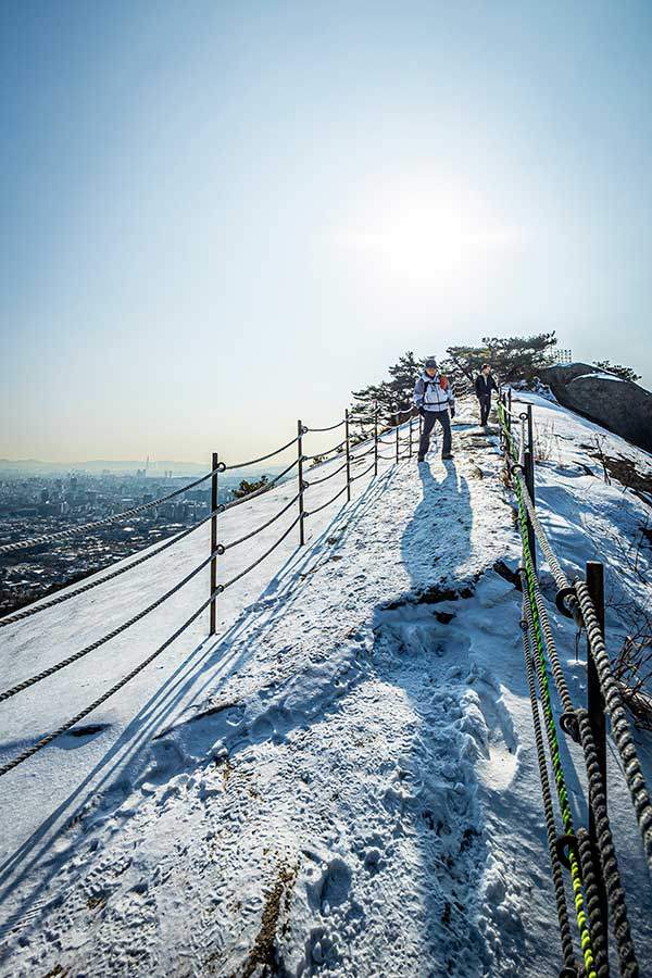 존재 자체로 성의 역할을 했던 인왕산 기차바위.