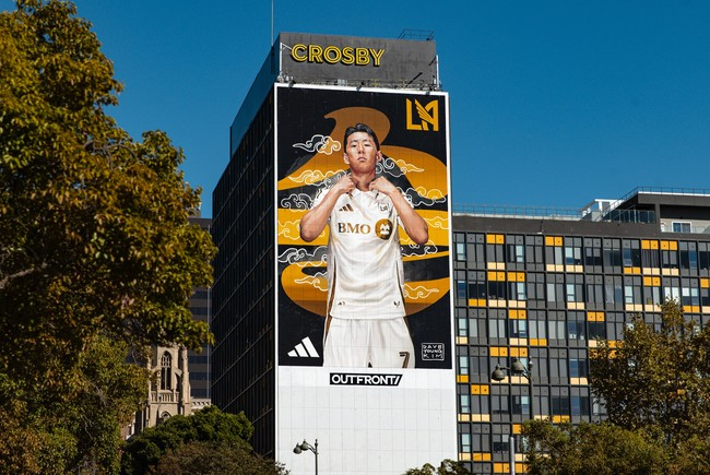 한국계 미국인 예술가 데이브 영 킴이 미국 LA 코리아타운 내 건물 외벽에 그린 대형 벽화. MLS 웹페이지 캡처