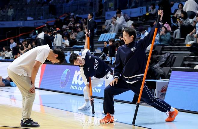 [영상]허훈이 덩크슛이 될까?  '내 키가 5센티만 더 컸으면'