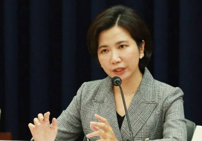 최화인 초이스뮤온오프 대표. △전 대통령 직속 4차산업혁명위원회 산업경제혁신위원회 위원 △전 대통령 직속 한국형 뉴딜 국정자문단 △전 금융감독원 블록체인발전포럼 자문위원 △전 경남도 블록체인 시범선도사업(DID) 자문위원 △전 부산시 블록체인 규제자유특구 운영위원 △경찰청국정원 수사자문 △전 병무청 블록체인 시범사업 자문위원 △전 한국블록체인협회한국블록체인산업진흥협회한국핀테크산업진흥협회 자문위원 △전 캠코CS 감사 △전 야놀자 사외이사 △현 경상북도 공공기관 유치위원회 위원